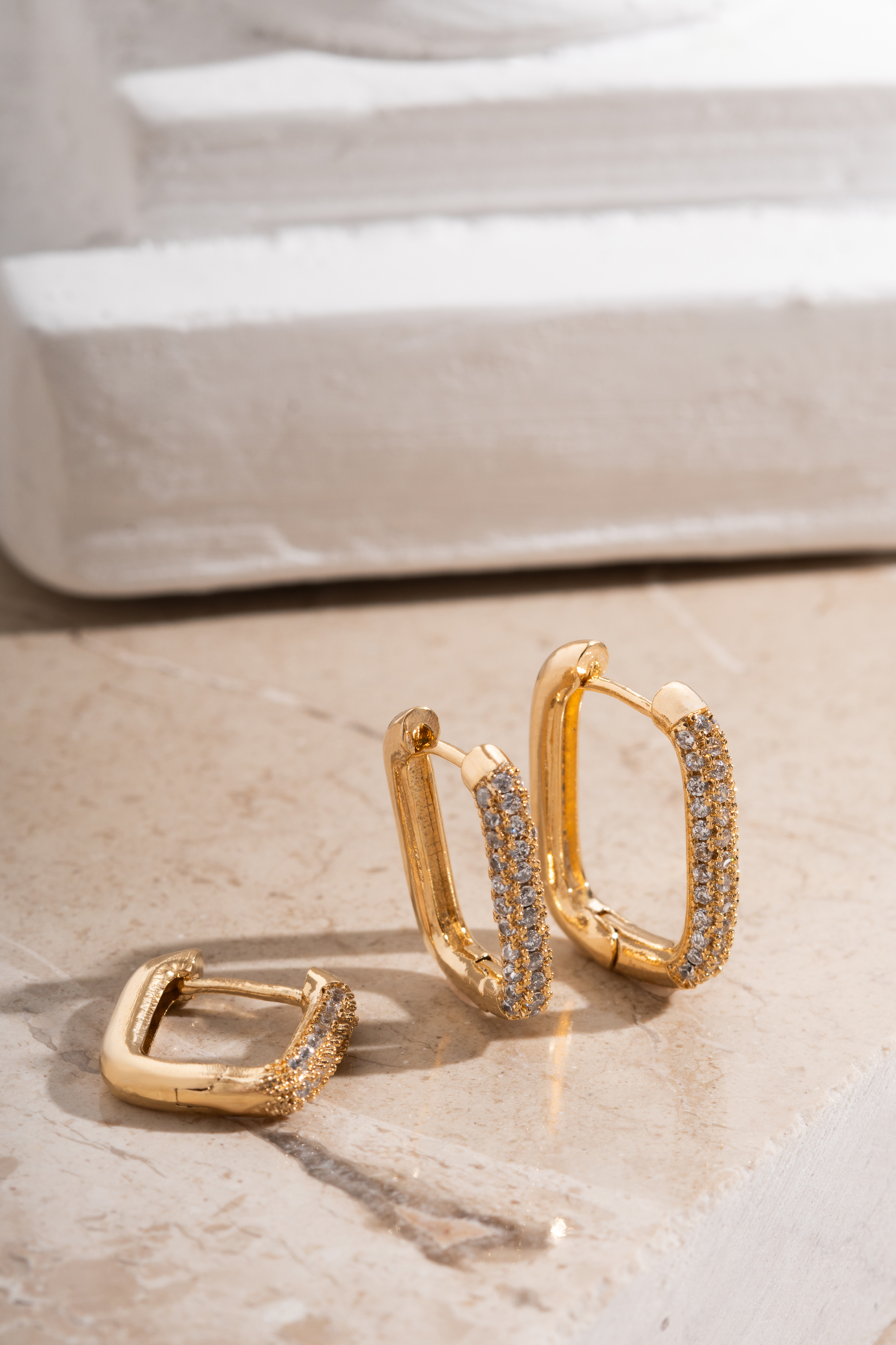 BRINCO TRIO ARGOLA MICRO ZIRCONIA DOURADO