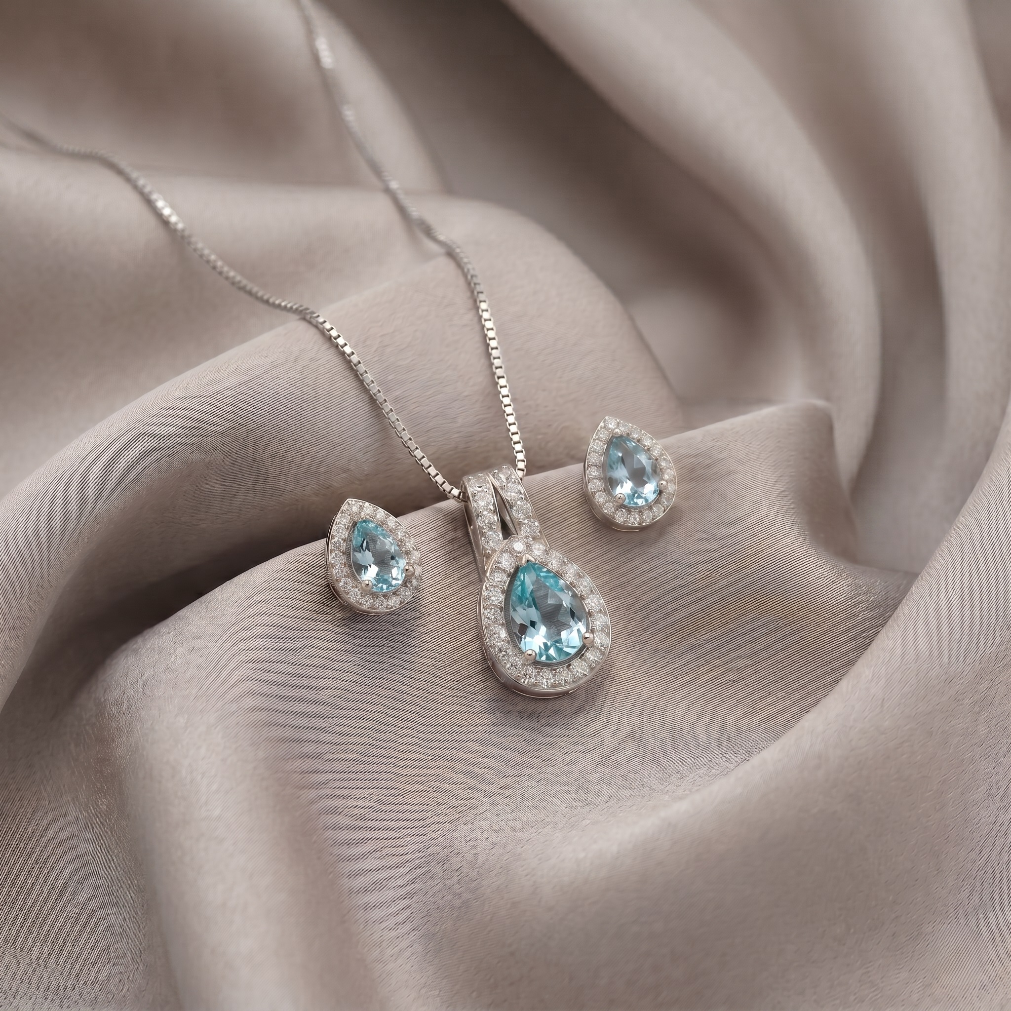 CONJUNTO GOTA CRAVEJADO BRANCO AQUA MARINHA