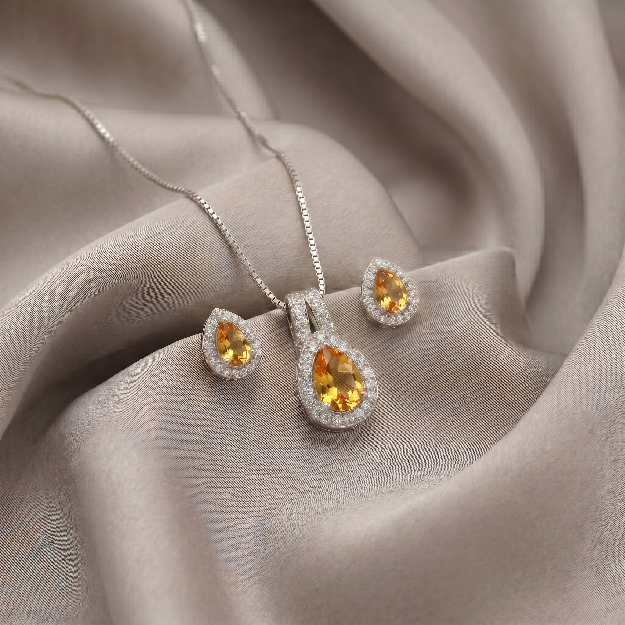 CONJUNTO GOTA CRAVEJADO BRANCO CITRINO