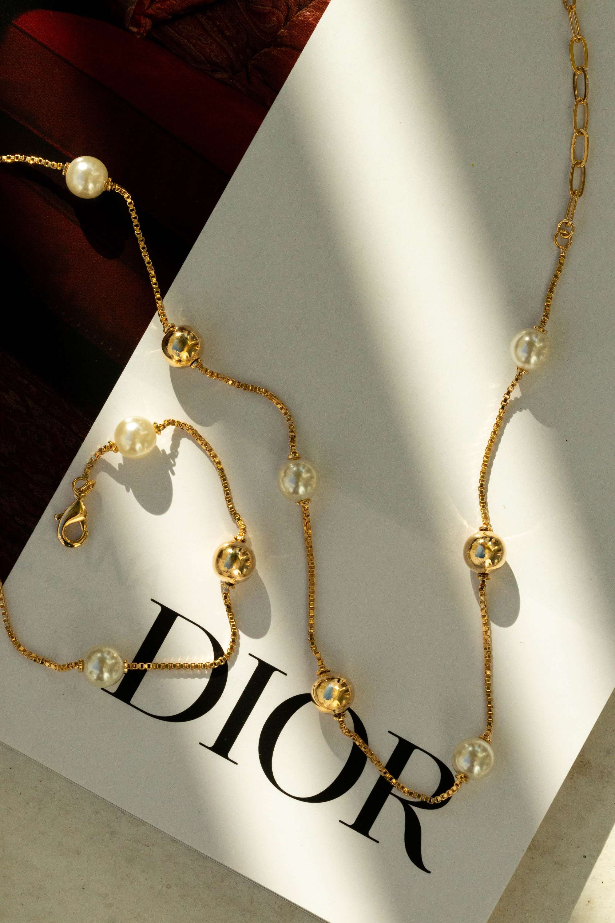 CHOKER BOLAS E PEROLAS DOURADO
